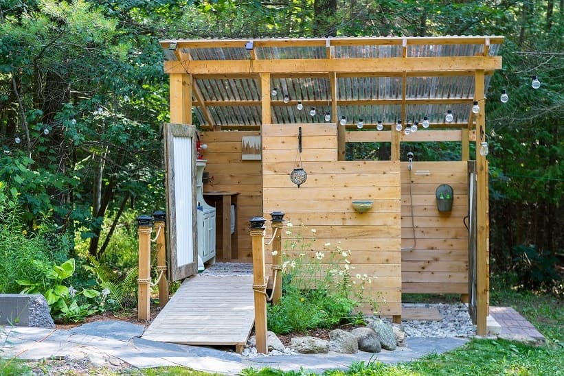 Guide to Designing an Outdoor Toilet Room for Maximum Comfort and Functionality