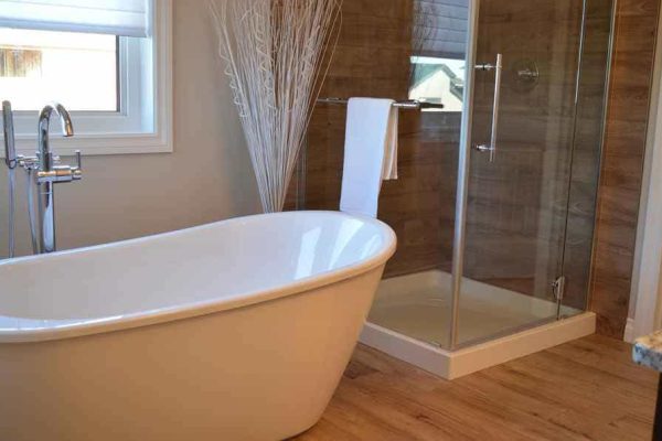 Revitalize Your Bathroom A Comprehensive Guide on How to Paint a Plastic Bathtub