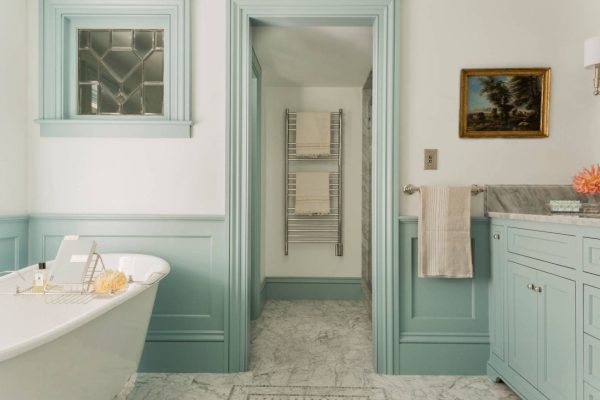 Enhance Your Bathroom Aesthetics with Wainscoting A Guide