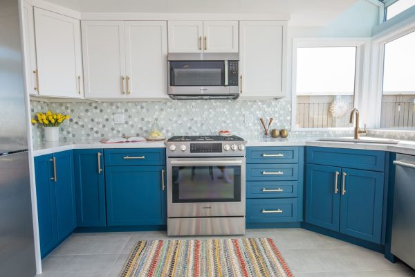 Kitchen Embracing the Timeless Charm of White and Wood