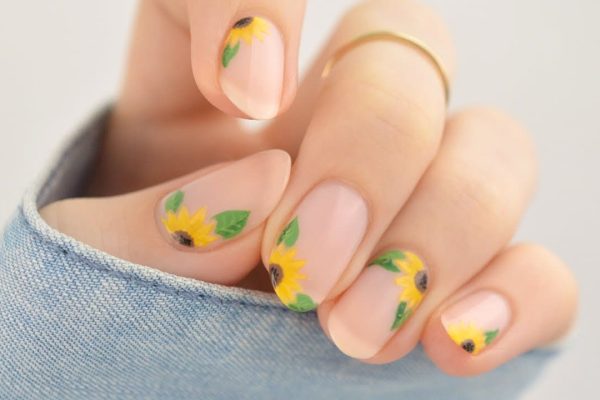 Sunflower Nails A Burst of Floral Beauty