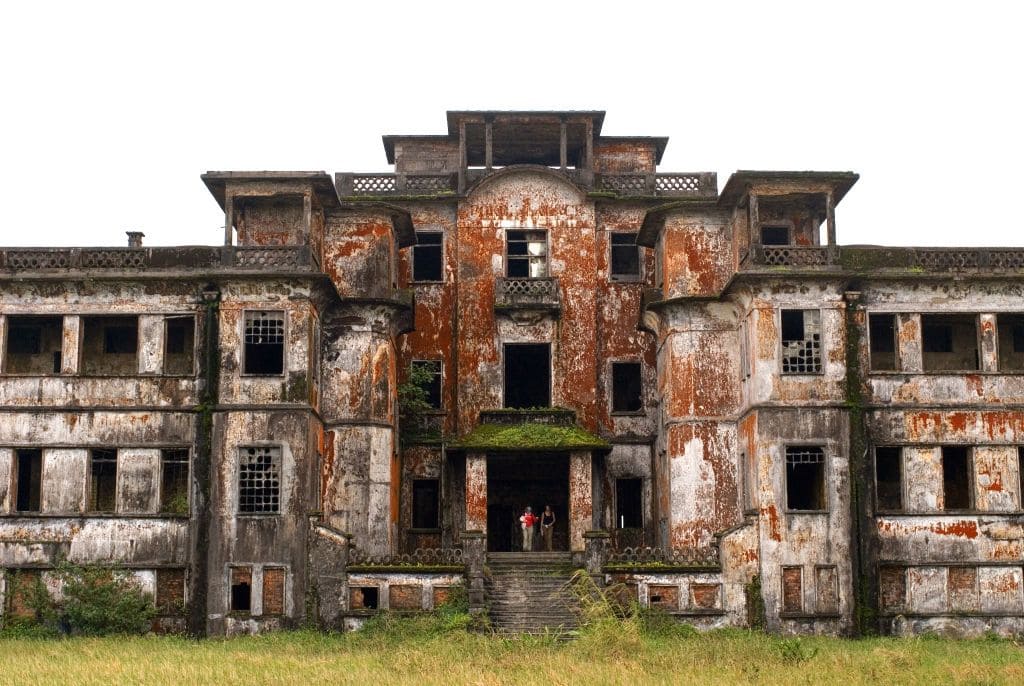 Unveiling the Enigmatic Beauty Exploring Abandoned Mansions Around the World