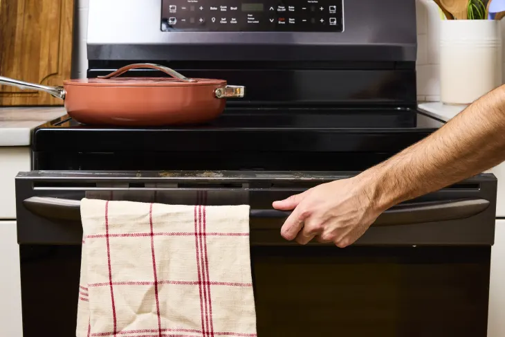 8 Tips for Keeping Your Oven Door Crystal Clear